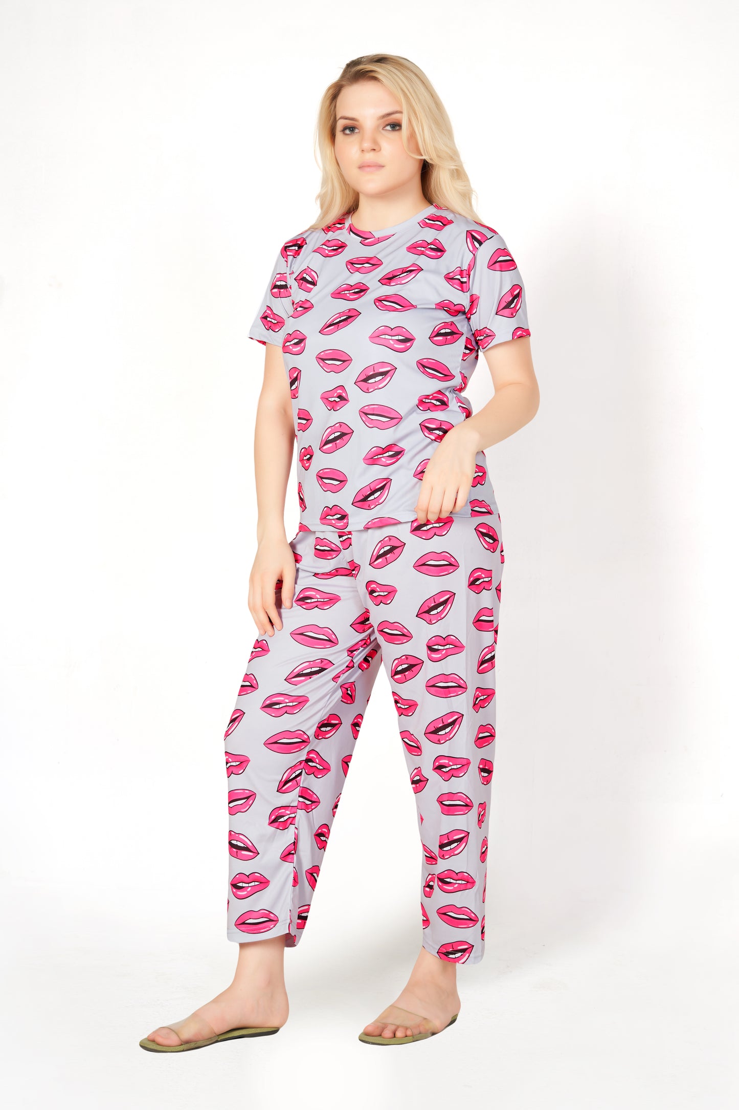 Kiss Kiss Print T-shirt And Long Pajama Set