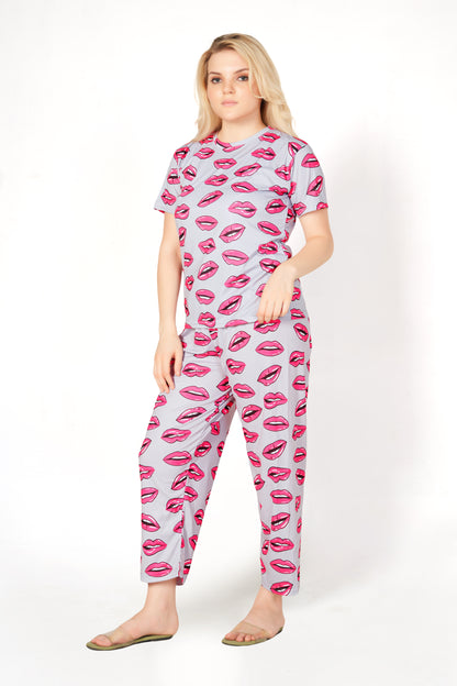 Kiss Kiss Print T-shirt And Long Pajama Set