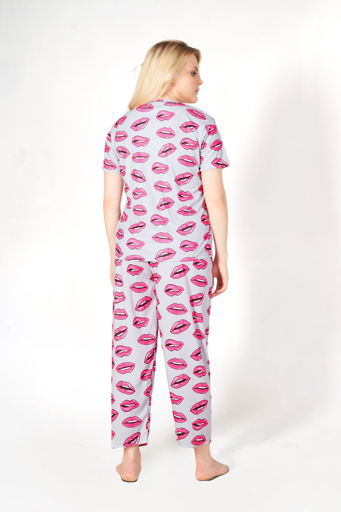 Kiss Kiss Print T-shirt And Long Pajama Set
